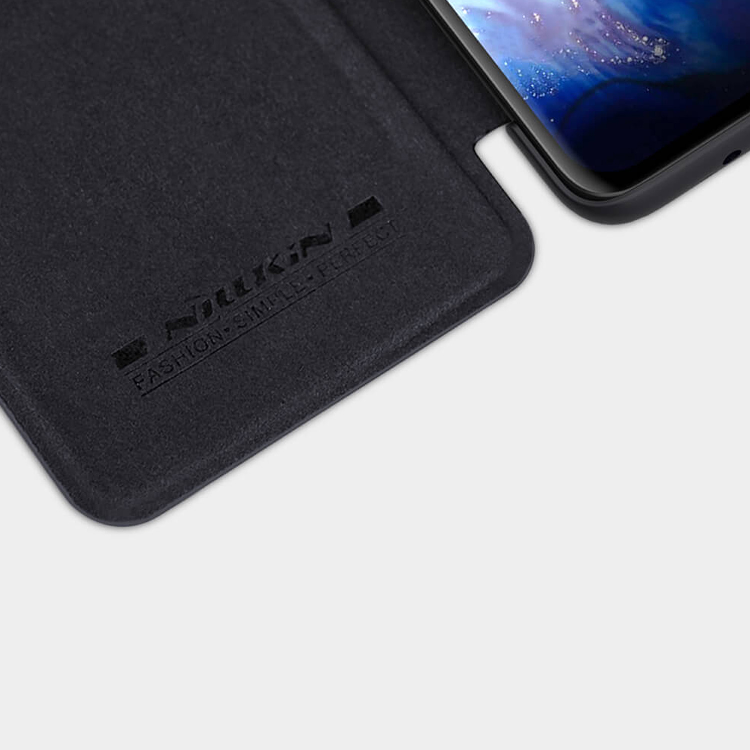Etui Nillkin QIN dla Samsung Galaxy S20 - Zamykana klapka - świetna ochrona oraz niecodzienny design