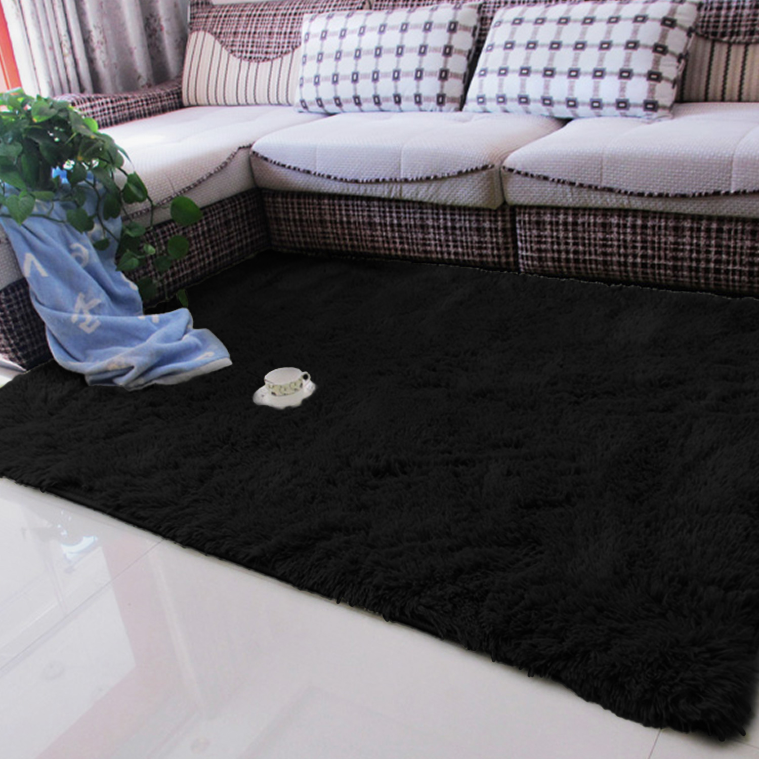 czarny shaggy dywan do salonu